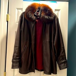 Women’s brown leather jacket with real fur collar. Damselle Images. Sz M. Lined.